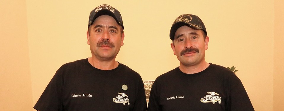 Gilberto y Antonio Arrizón Delgadillo, maestros raicilleros